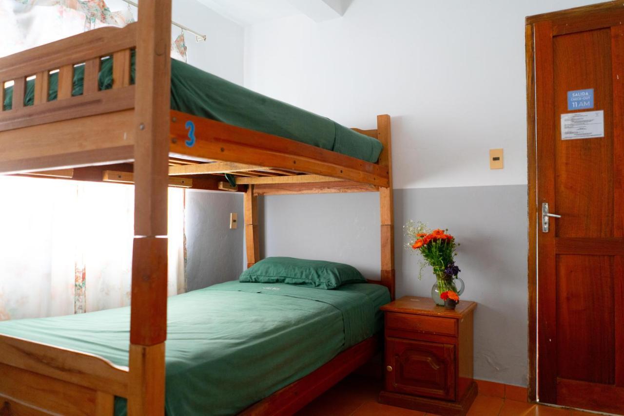 تاريخا Hostal Zeballos المظهر الخارجي الصورة